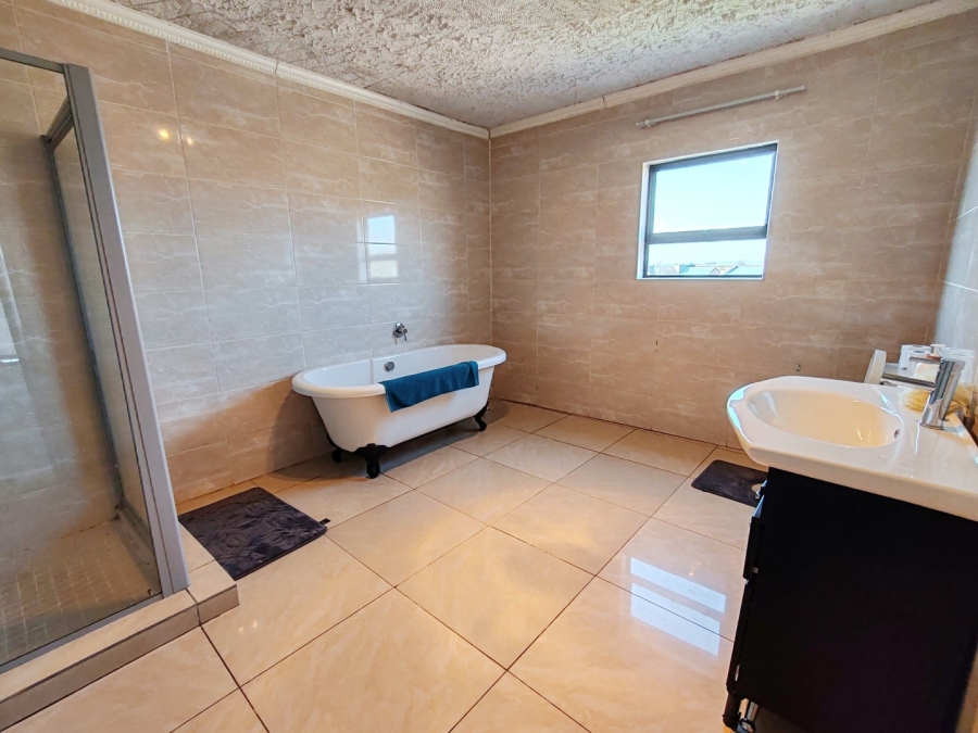 5 Bedroom Property for Sale in Grimbeeck Park North West